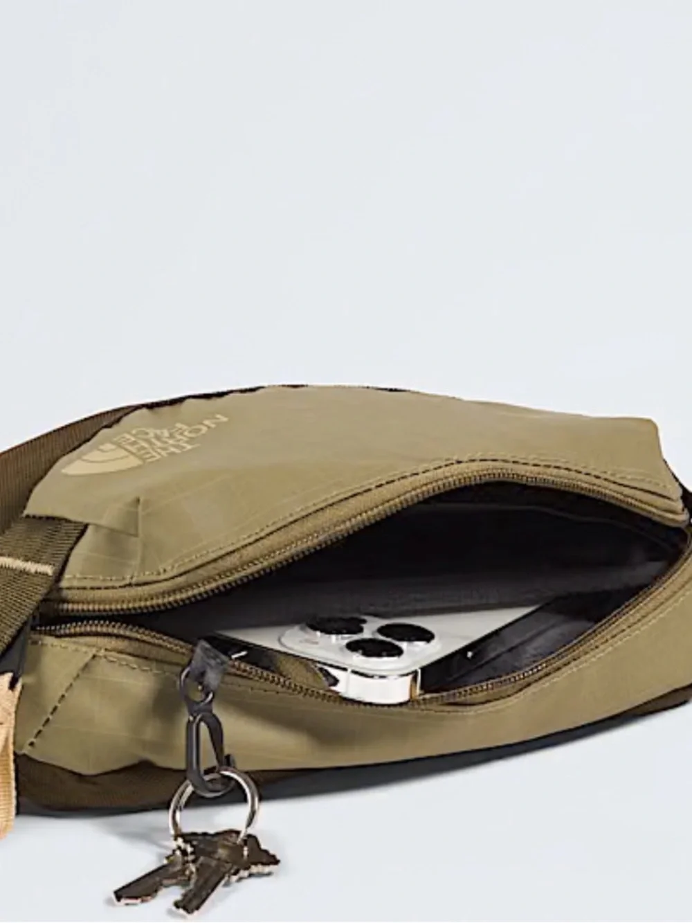 The North Face NWT Base Camp™ Voyager Lumbar Bag